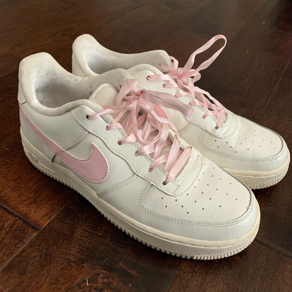 NIKE Air Force Ones - White & Light Pink